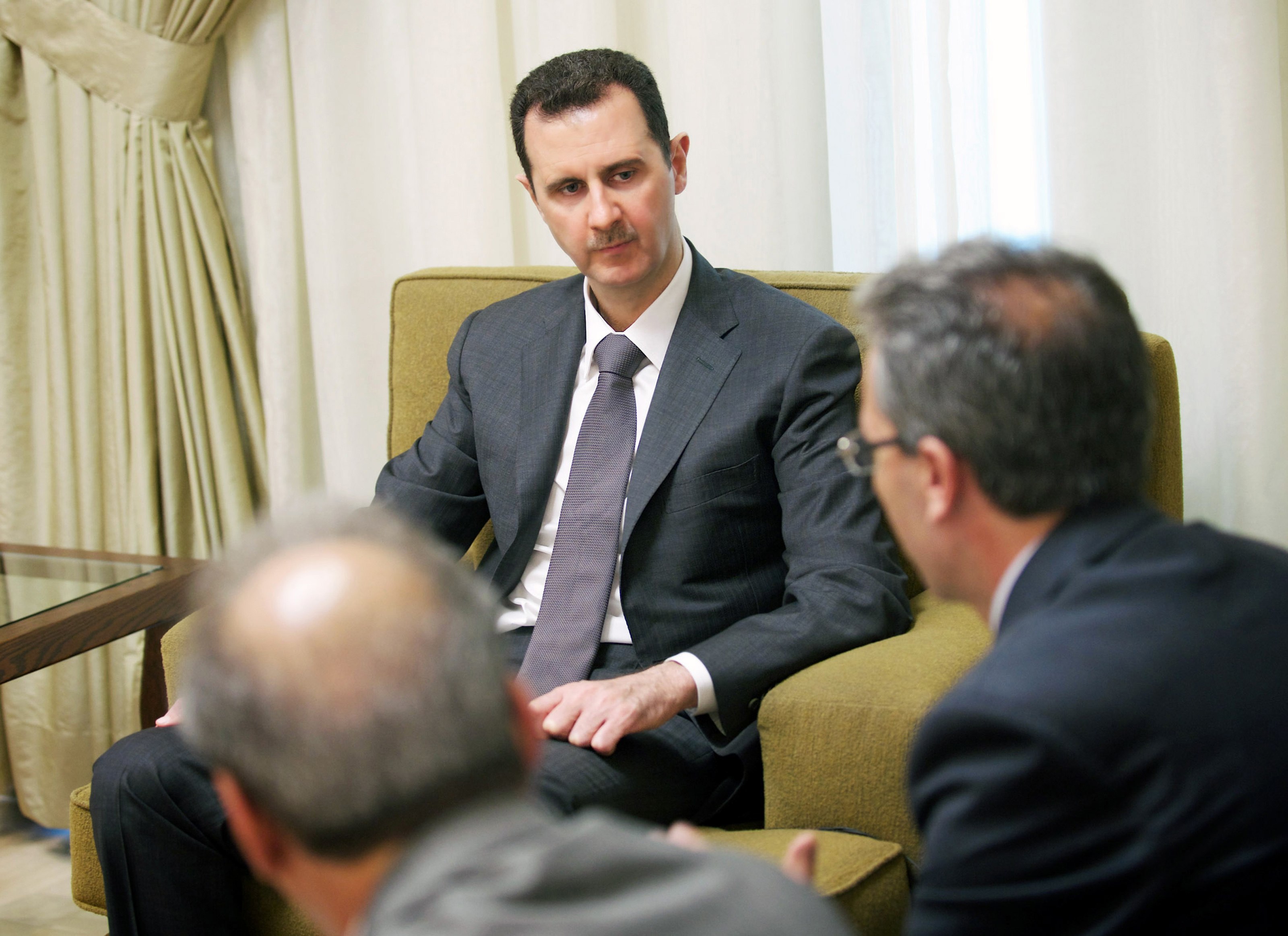 “Απειλούμαστε μόνο από στρατιωτική επέμβαση ξένων δυνάμεων”, δηλώνει ο Σύρος πρόεδρος