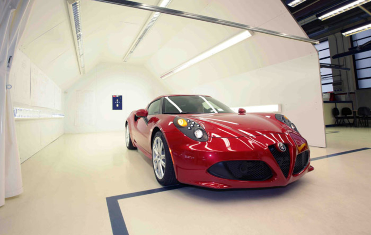 Alfa Romeo 4C: Στη δημοσιότητα περισσότερες λεπτομέρειες (VIDEO)