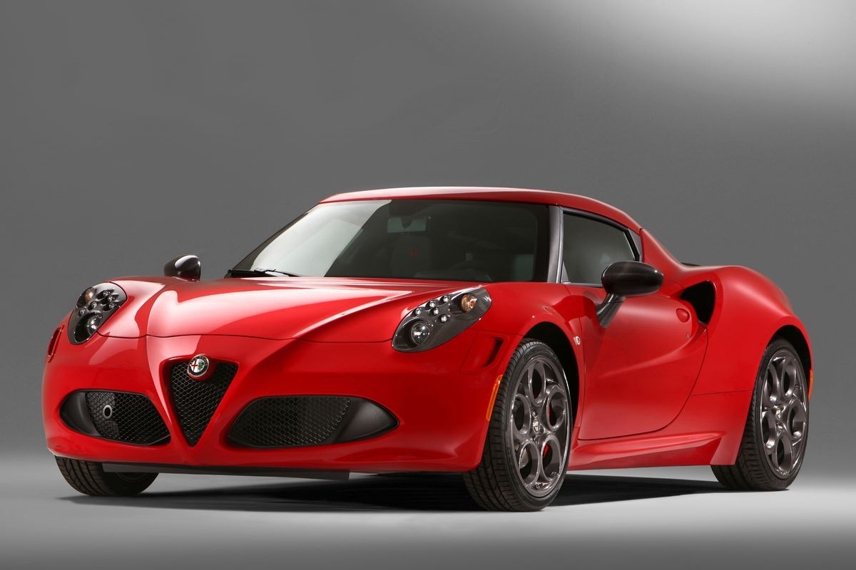 Νέες φωτογραφίες της εκθαμβωτικής Alfa Romeo 4C