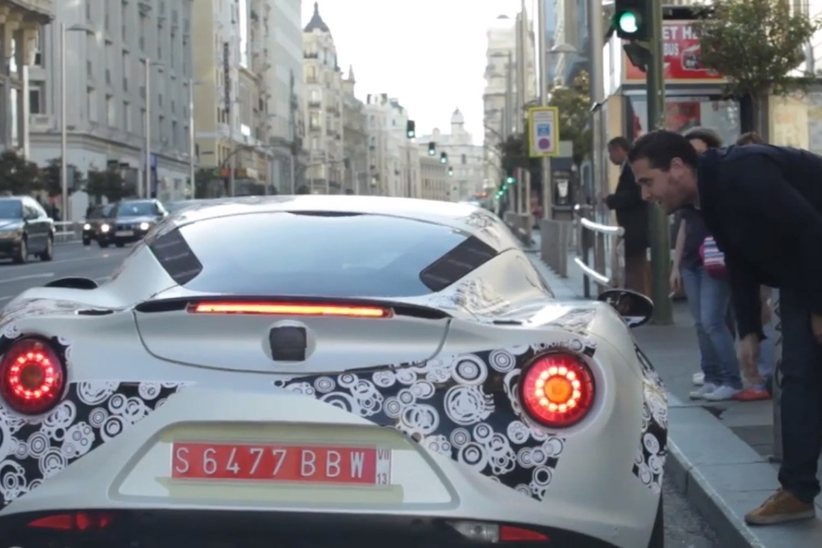 VIDEO: Ο Μαρκ Ζενέ στην Μαδρίτη με την Alfa Romeo 4C