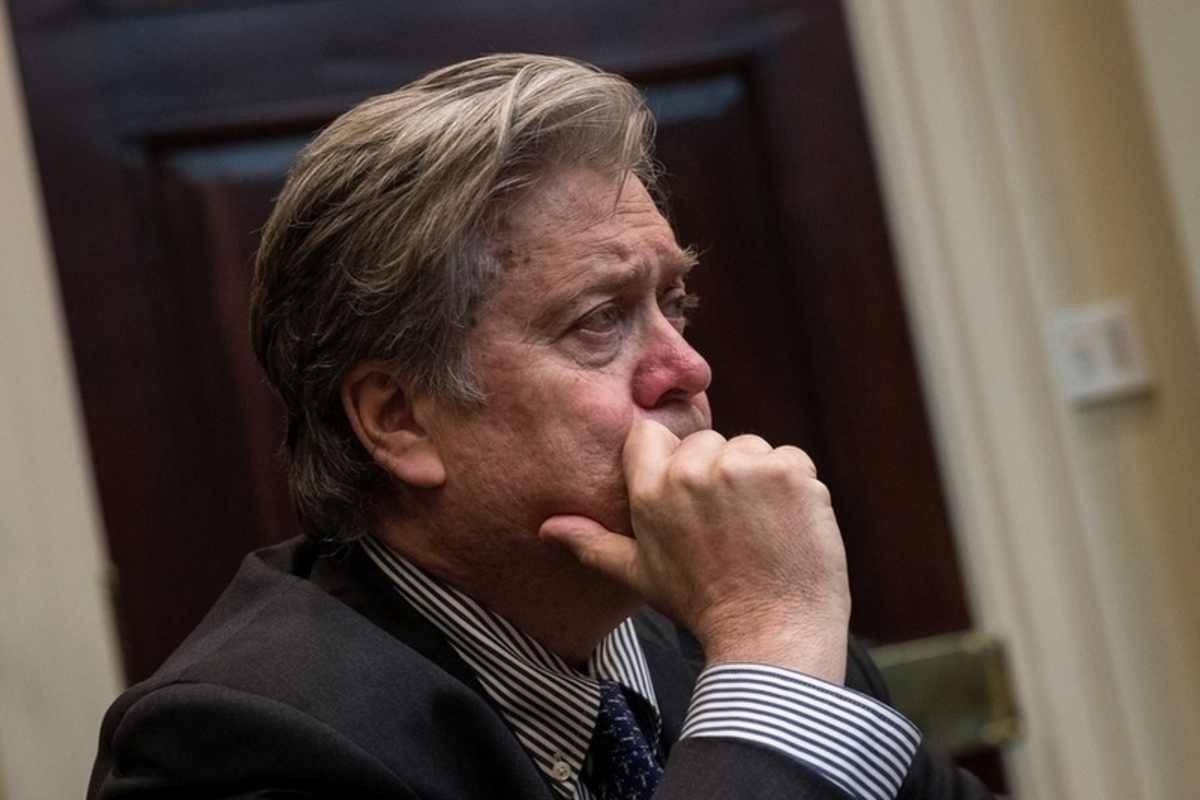 Στέλνουν γράμματα στον “πρόεδρο Bannon”! Έχρισαν άλλο πλανητάρχη!