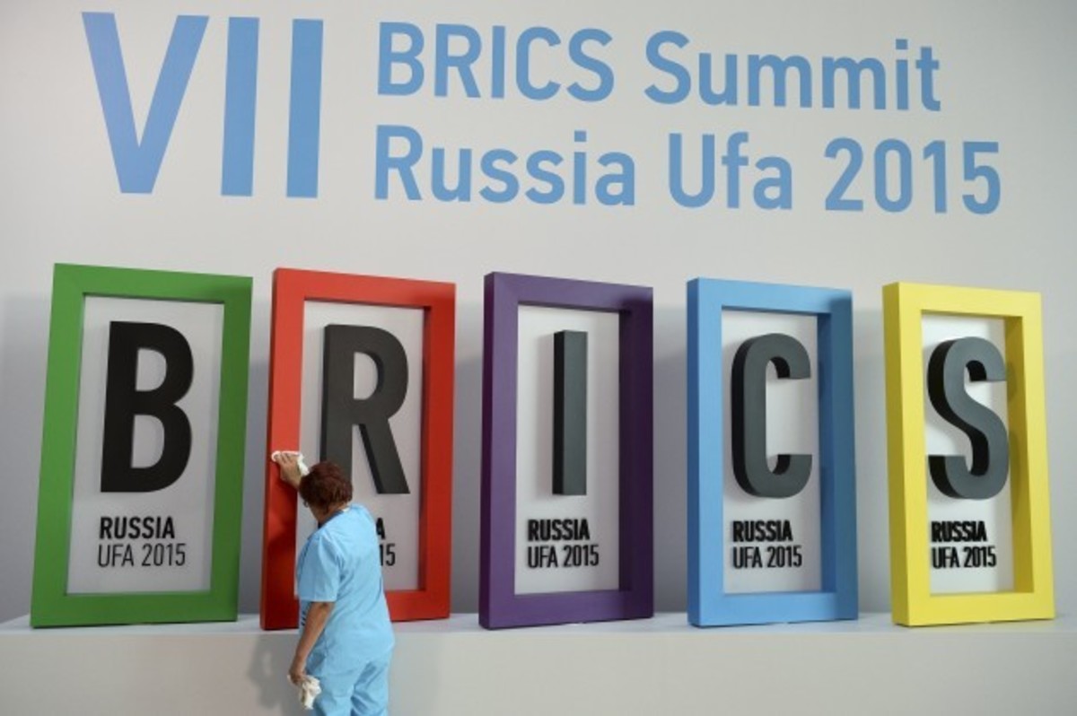 Οι BRICS συζητούν την ένταξη της Ελλάδας στην τράπεζά τους!