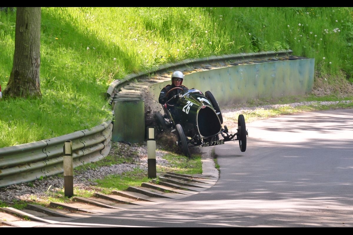 VIDEO: Ατύχημα με μια ιστορική Bugatti T13 του 1924