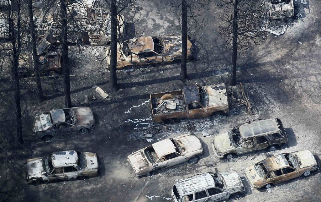 Δύο νεκροί και πάνω από 400 καμμένα σπίτια στο Κολοράντο – ΦΩΤΟ