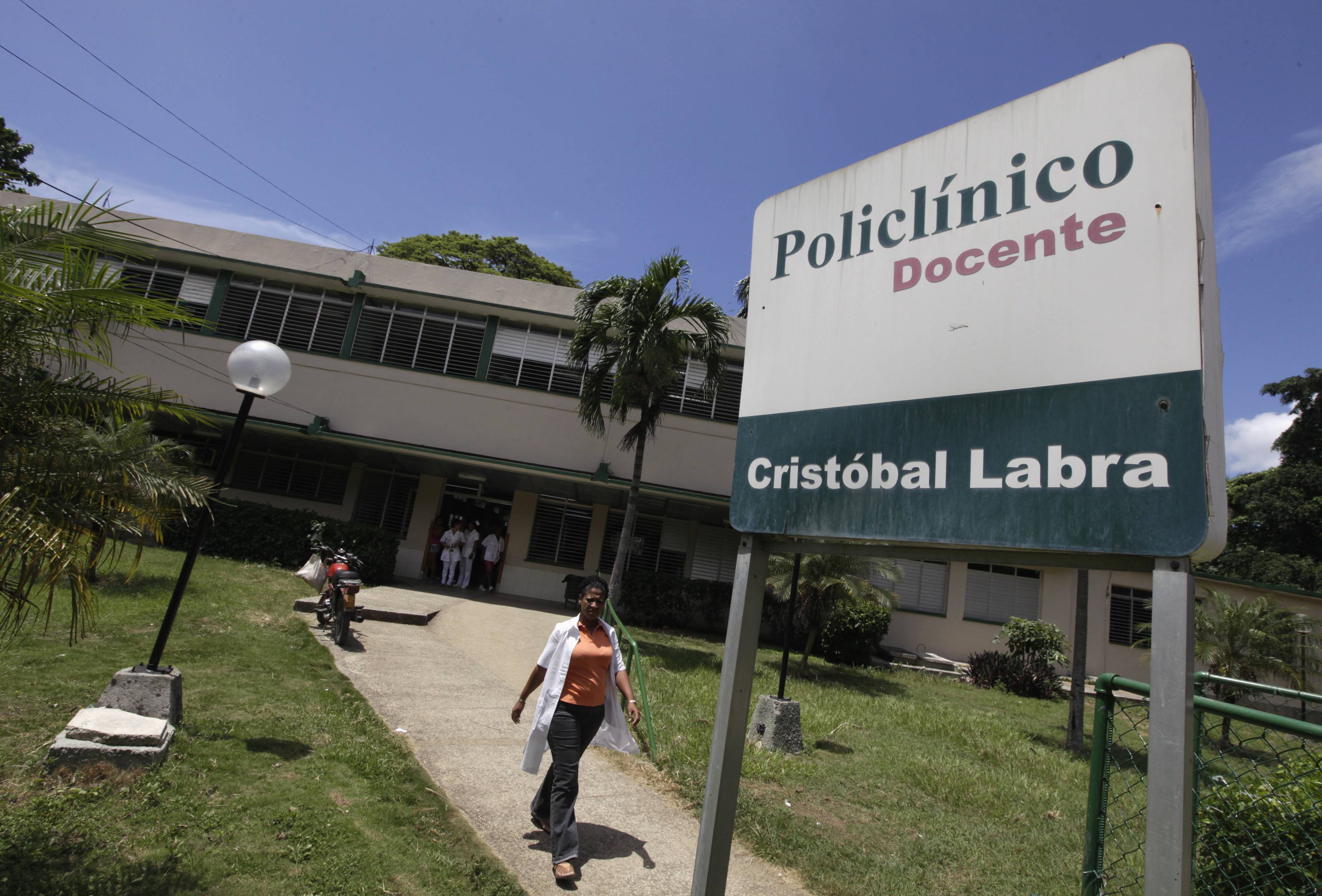 Στην κλινική Cristobal Labra μεταφέρθηκαν οι 41 επιζώντες - ΦΩΤΟ REUTERS