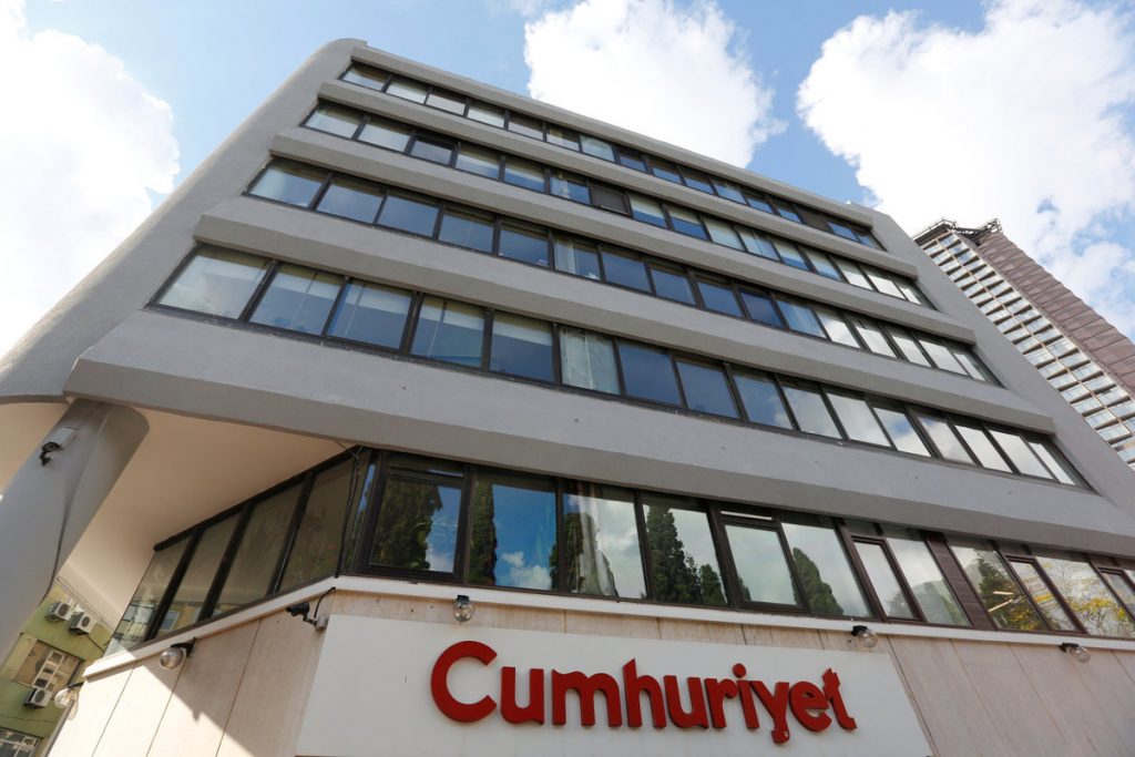 Αλληλεγγύη στην τουρκική Cumhuriyet από 37 γερμανικές εφημερίδες