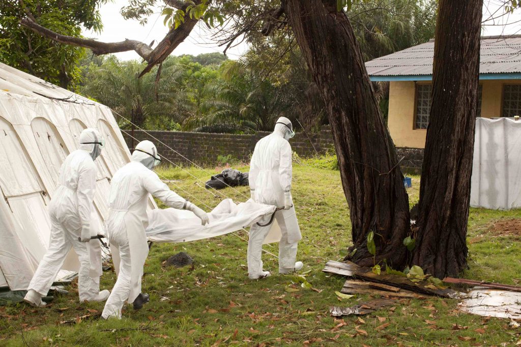 Συναγερμός και στην Ελλάδα για τον θανατηφόρο ιό Έμπολα – Στο πόδι οι υγειονομικές αρχές – Πώς μεταδίδεται