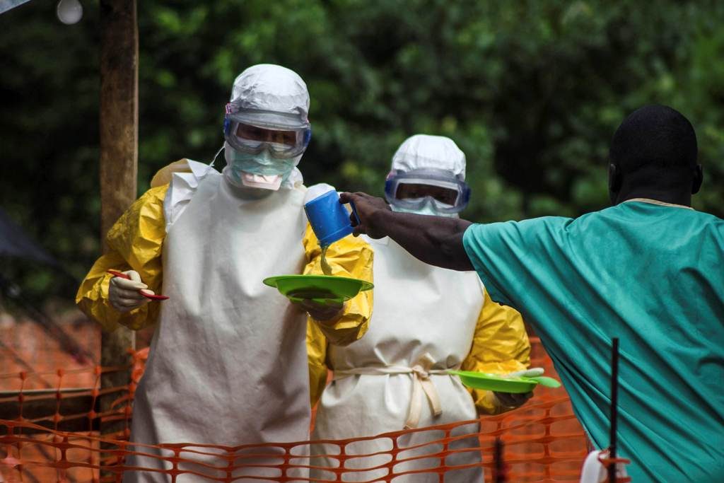 Τρόμος σε όλο τον πλανήτη – Εξαπλώνεται ο Έμπολα