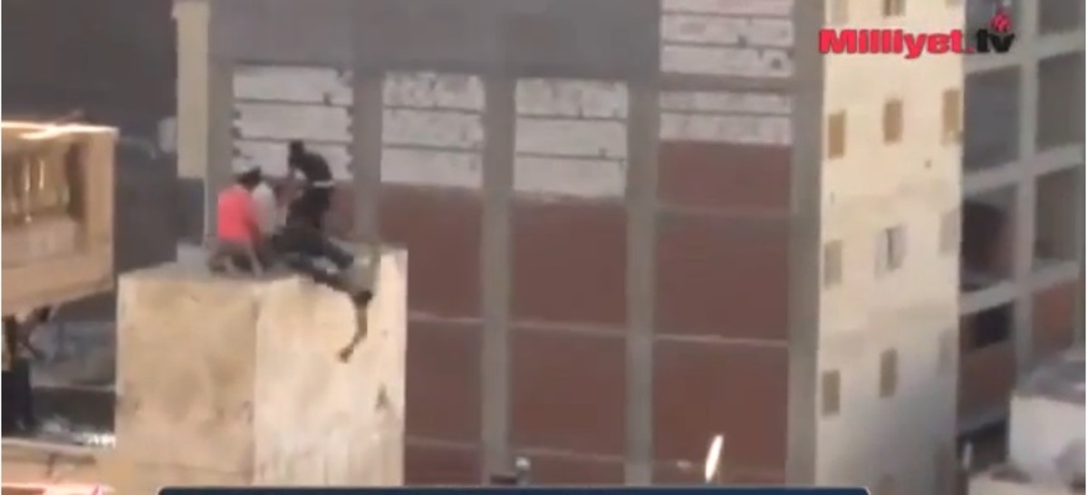 Βίντεο ΣΟΚ – Σκοτώνουν ανθρώπους πετώντας τους από την ταράτσα ενός κτιρίου