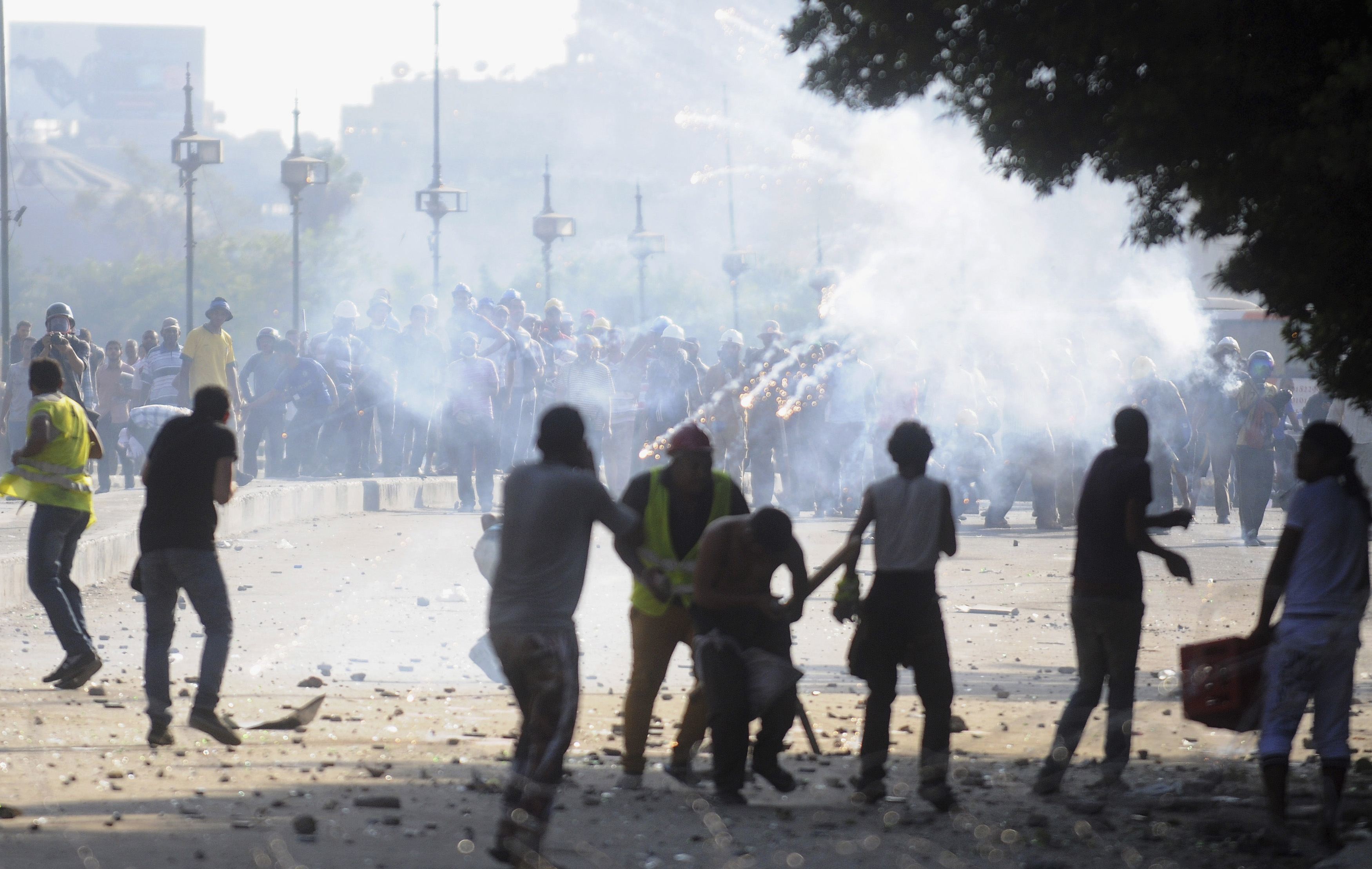 Νέες συγκρούσεις στο Κάιρο – Ενας νεκρός