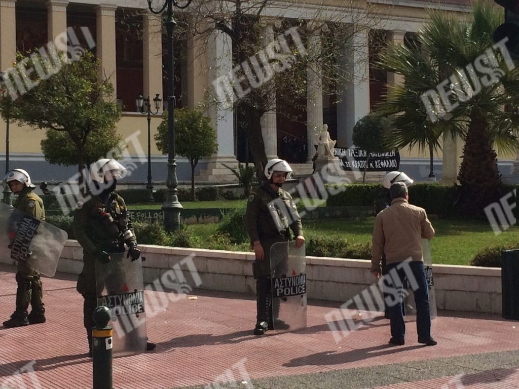 Αντιεξουσιαστές κατέλαβαν την Πρυτανεία του ΕΚΠΑ – ΦΩΤΟ