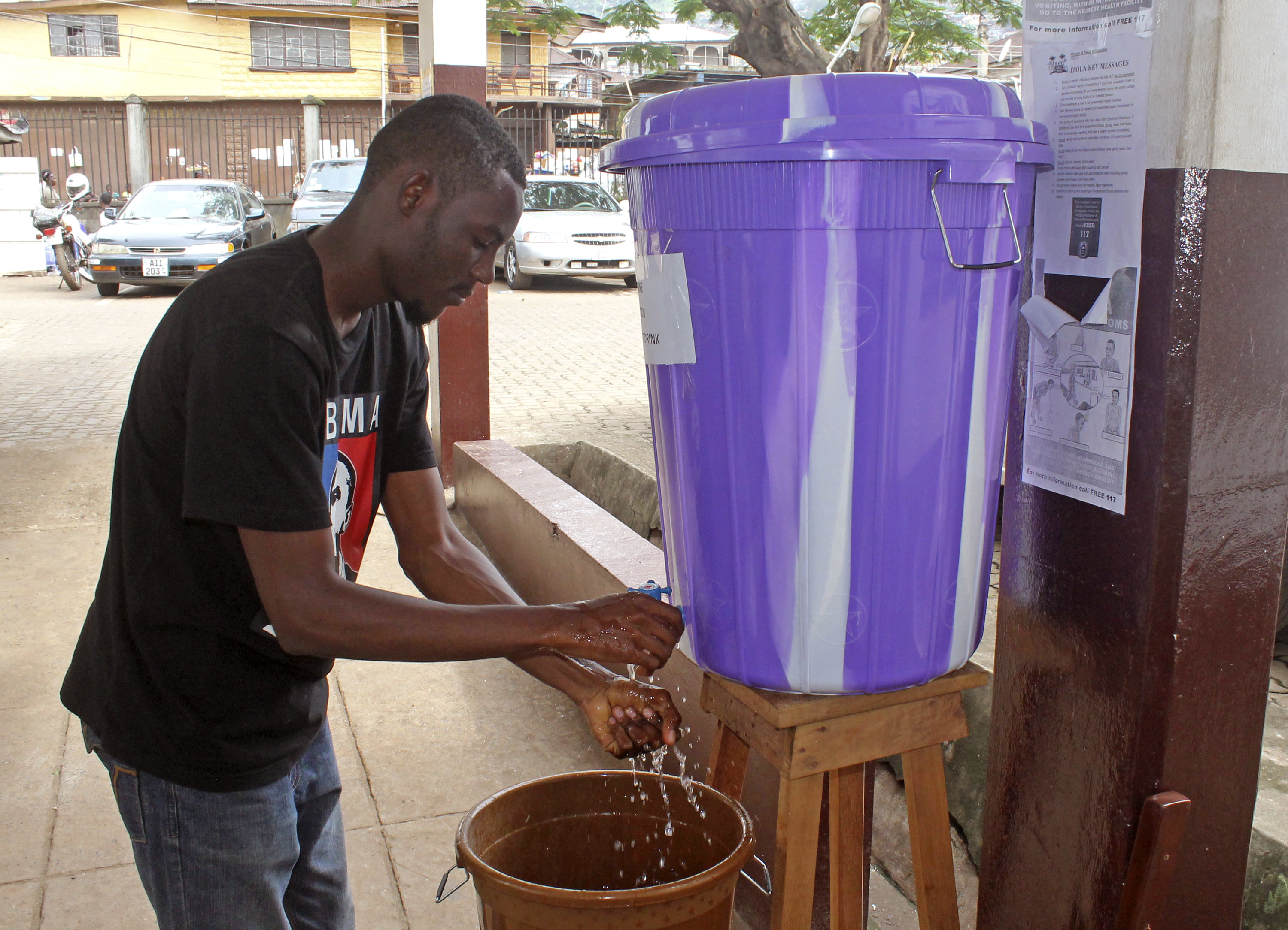 Παγκόσμια ανησυχία για τον ιό του Έμπολα – Έκτακτα μέτρα σε Κένυα και Αιθιοπία