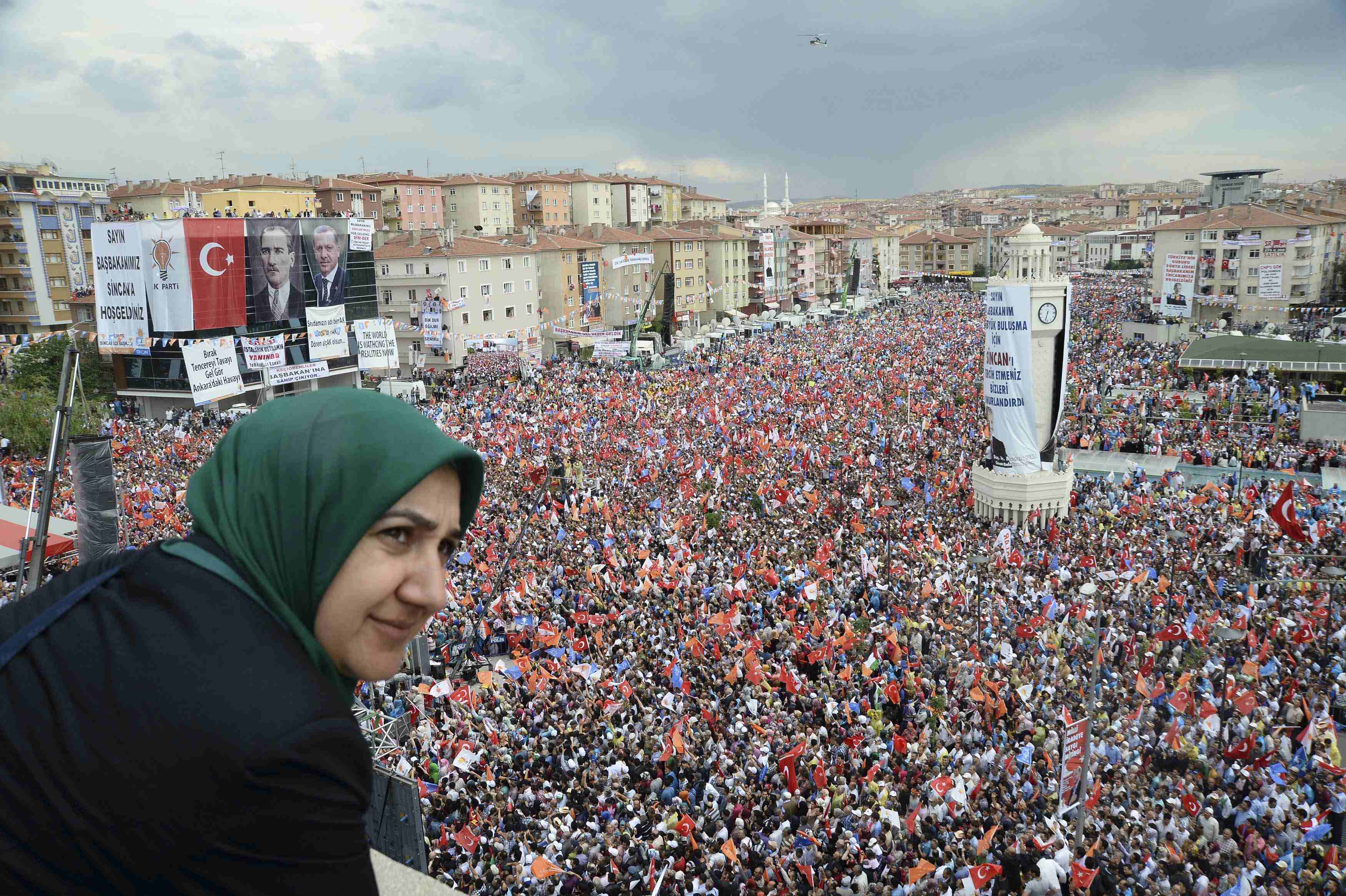 Παραμένουν στο πάρκο Γκεζί οι διαδηλωτές – Χιλιάδες υποστηρικτές του Ερντογάν στην Άγκυρα – ΦΩΤΟ