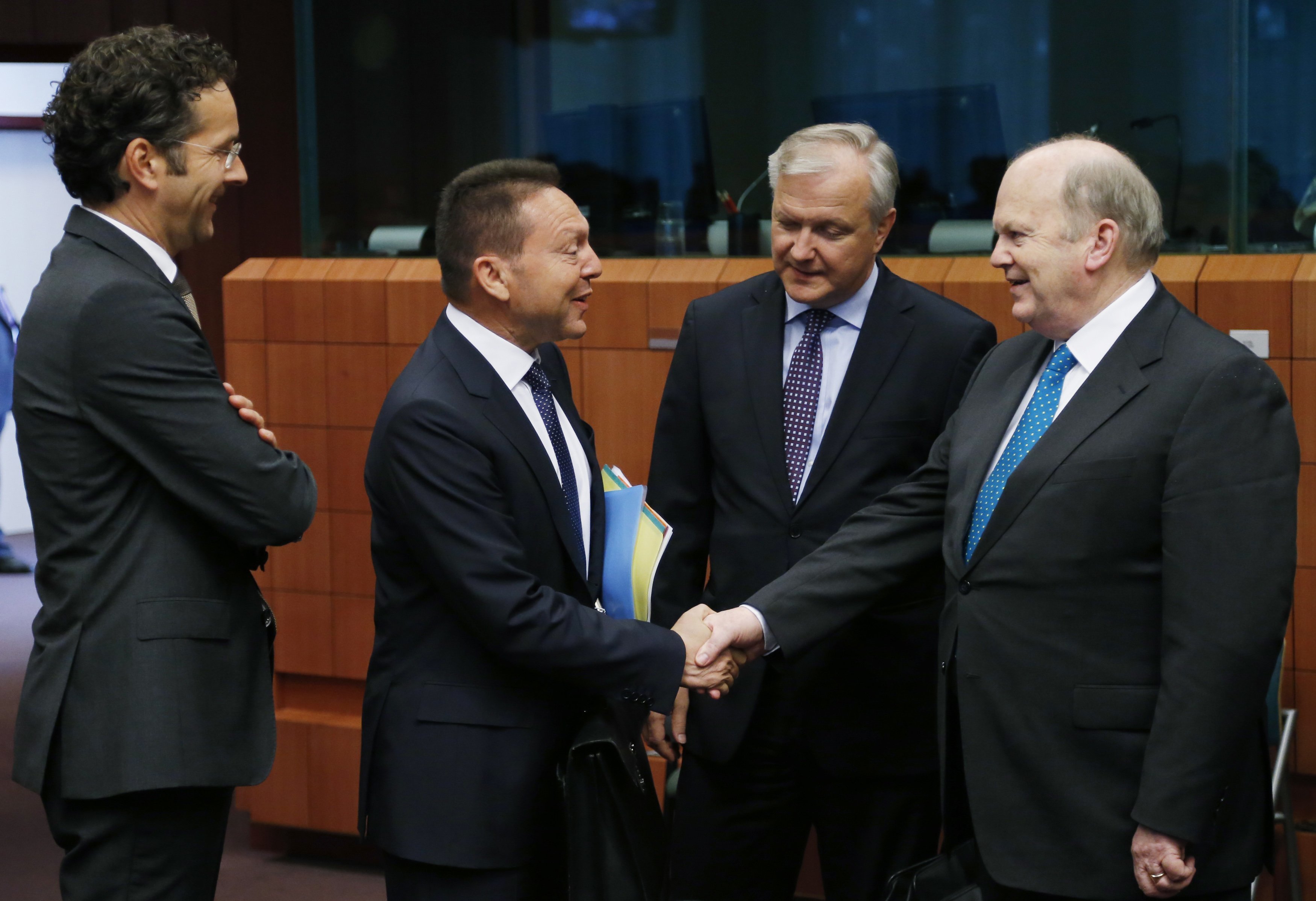 To Eurogroup ενέκρινε τη διπλή δόση για την Ελλάδα – Τέλος Μαΐου ξεκινά η εκταμίευση των 7,5 δισ. ευρώ