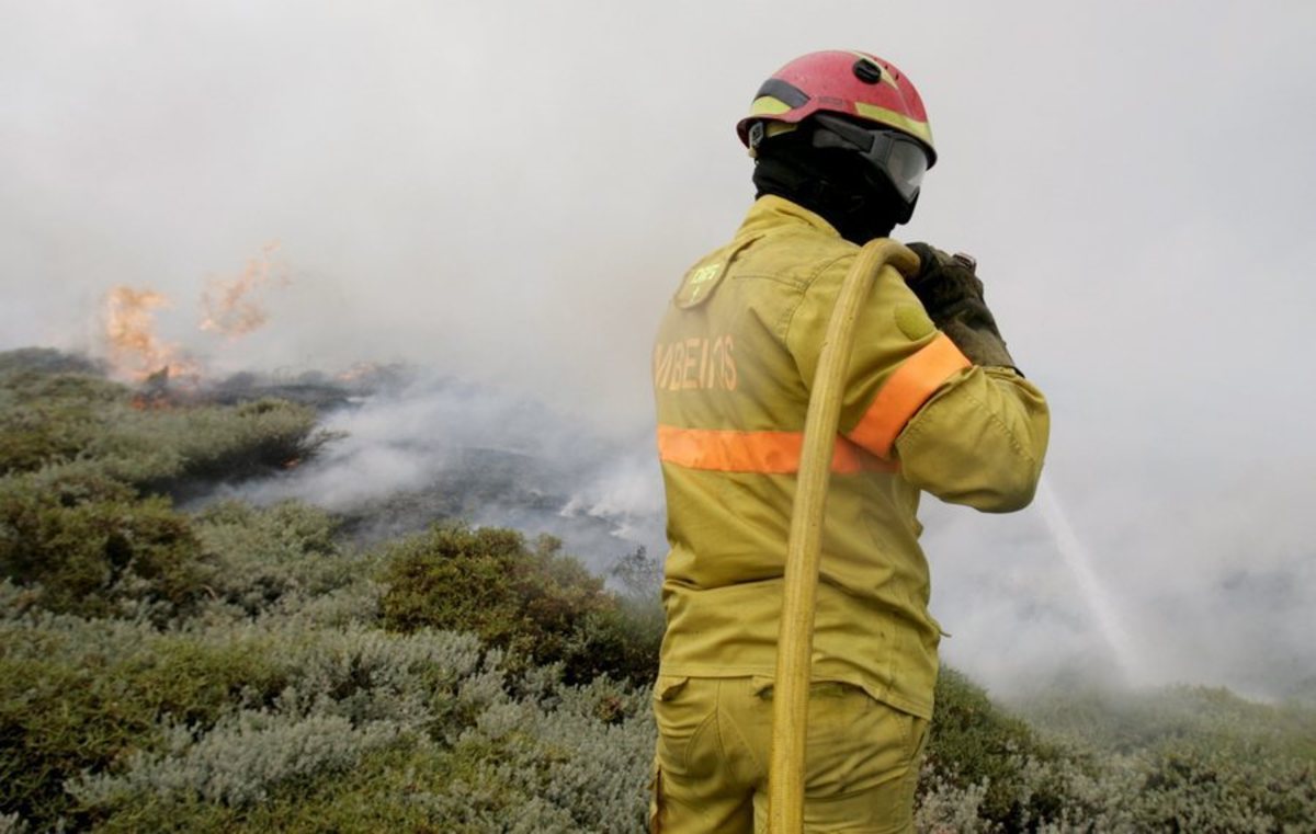 Μεγάλες πυρκαγιές κατακαίουν το βόρειο τμήμα της Πορτογαλίας