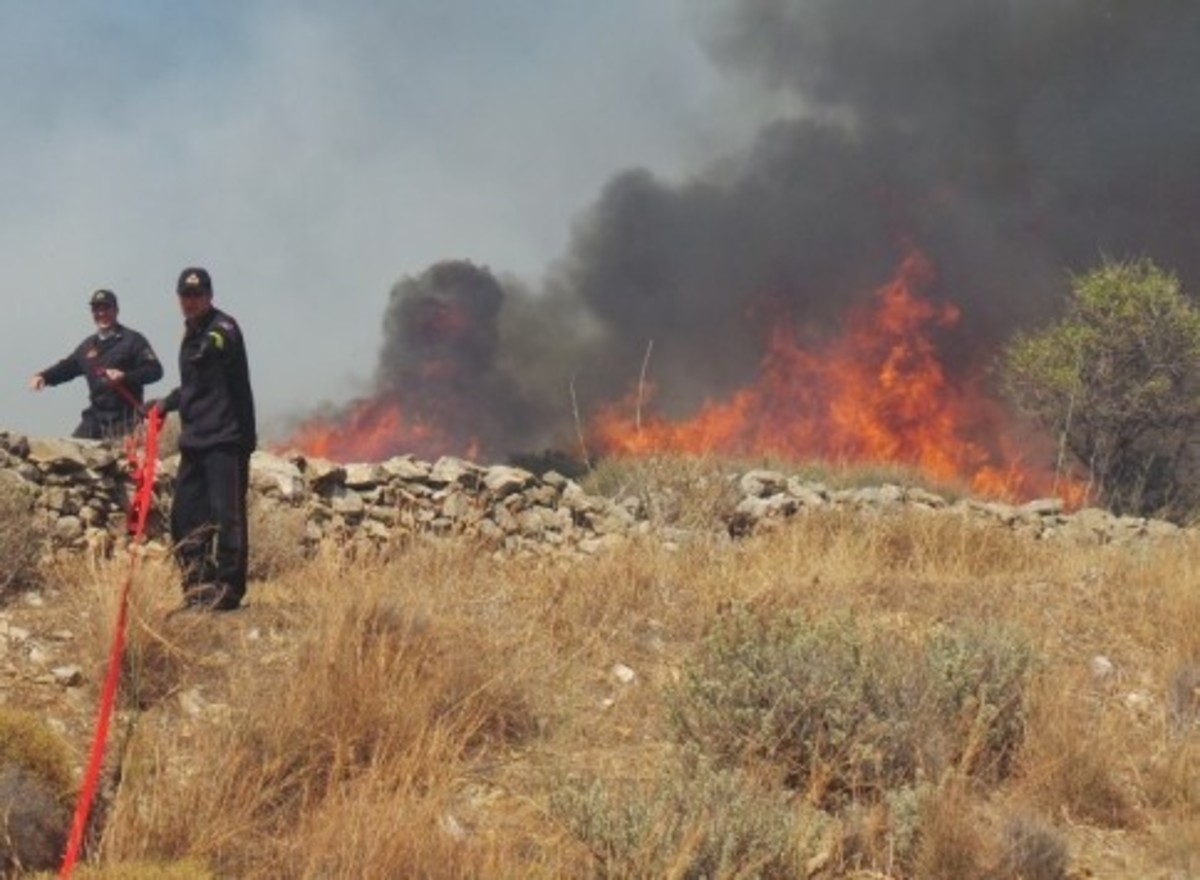 Νέα μεγάλη φωτιά στη Κρήτη – Στο Αντισκάρι το πύρινο μέτωπο