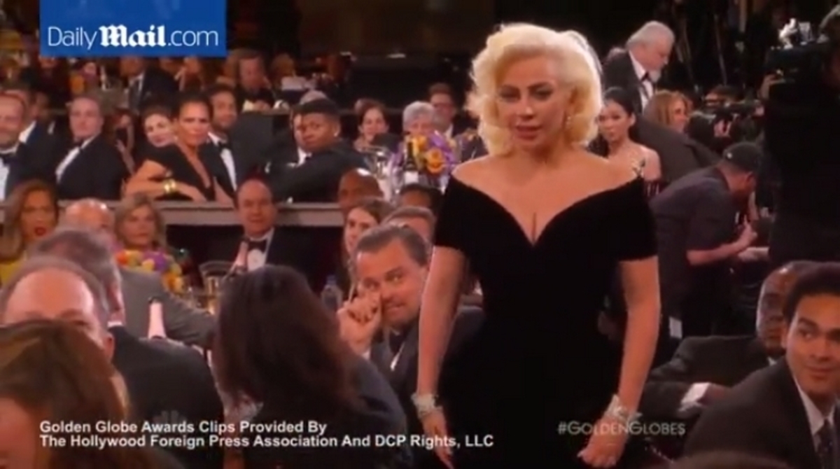 Ανεκτίμητο! Η γκριμάτσα του DiCaprio μετά τη σπρωξιά της Lady Gaga (ΒΙΝΤΕΟ)