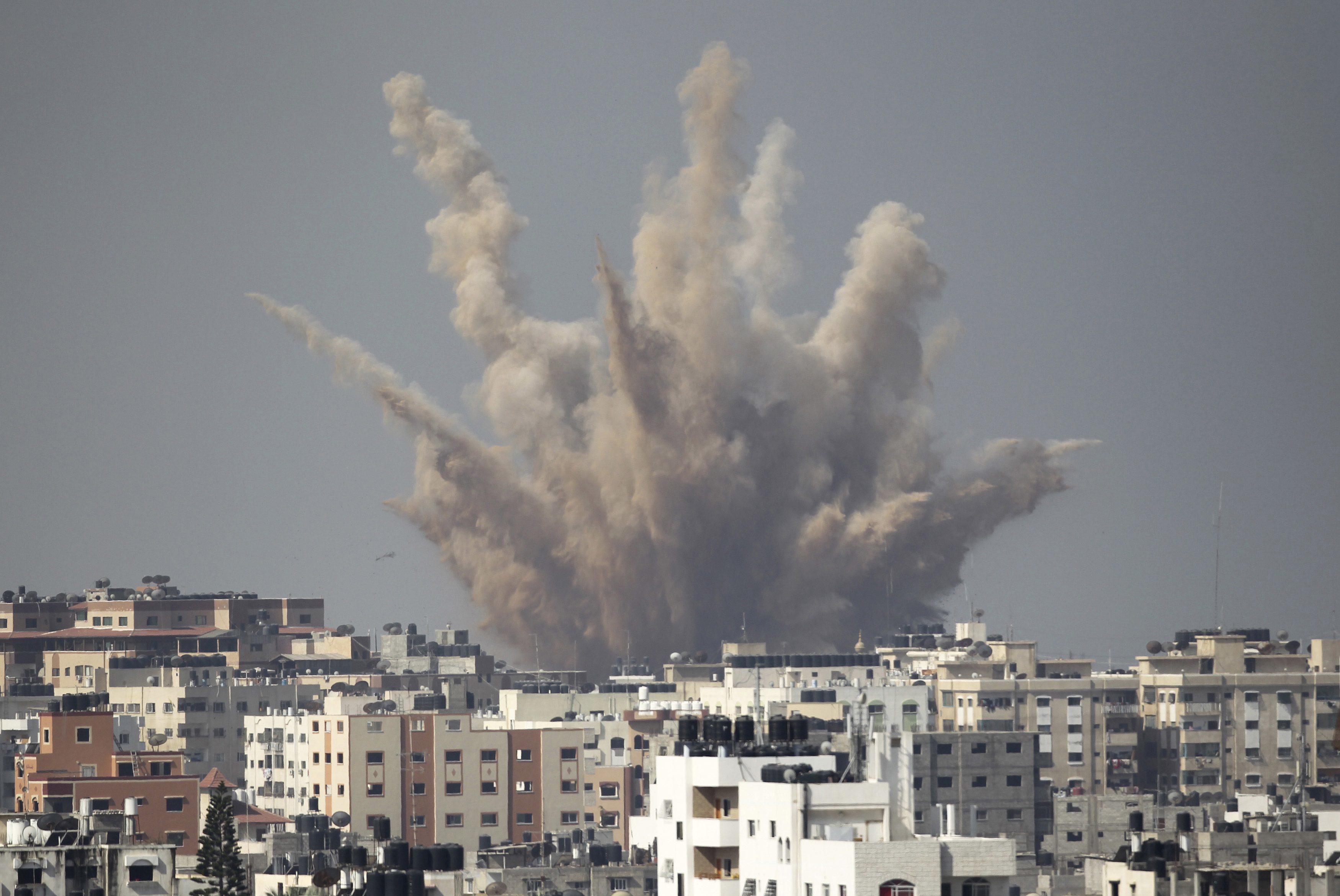 Νεκροί άλλοι δύο Παλαιστίνιοι σε αεροπορική επιδρομή – 2.136 έχουν σκοτωθεί μέσα σε 50 ημέρες