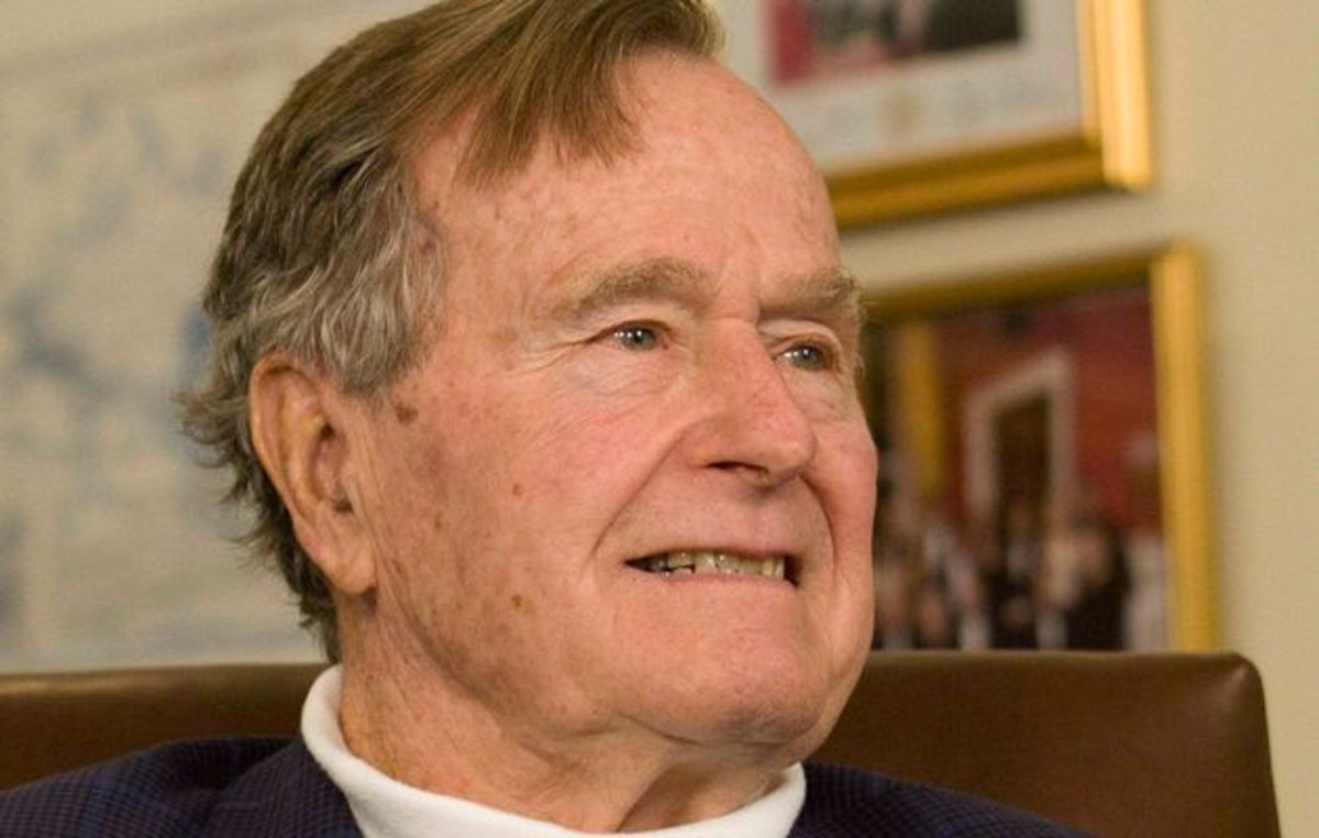 Τζ. Μπους: Στα 90 του θα πέσει με αλεξίπτωτο!