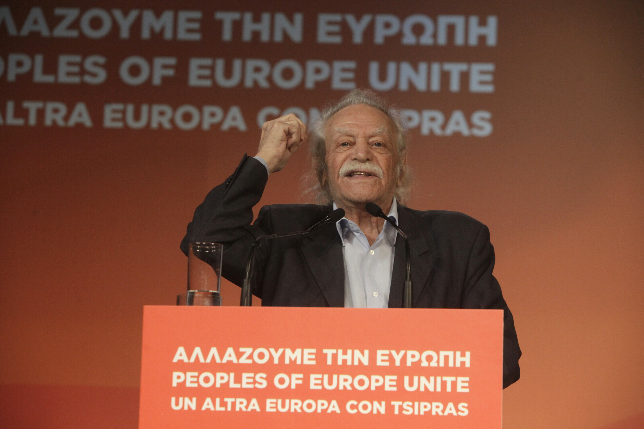 Μ. Γλέζος σε Α. Σαμαρά: “Αν τολμάς έλα να περπατήσουμε χωρίς αστυνομικούς” – ΒΙΝΤΕΟ