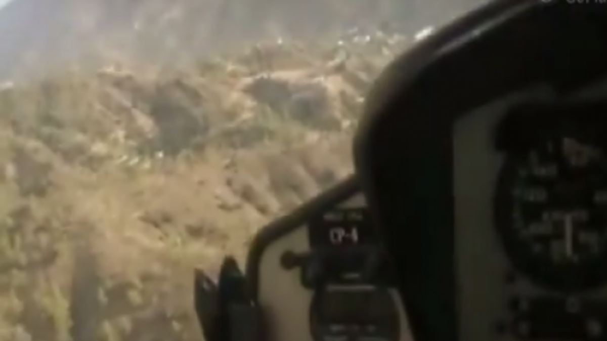 Συγκλονιστικό βίντεο μέσα από το πιλοτήριο πυροσβεστικού ελικοπτέρου στις φονικές πυρκαγίες της Κύπρου (VIDEO)