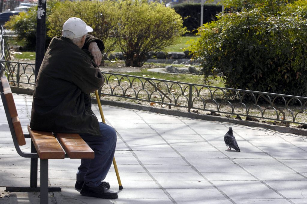 Προβλήματα με τις συντάξεις ομογενών ανασφάλιστων υπερήλικων