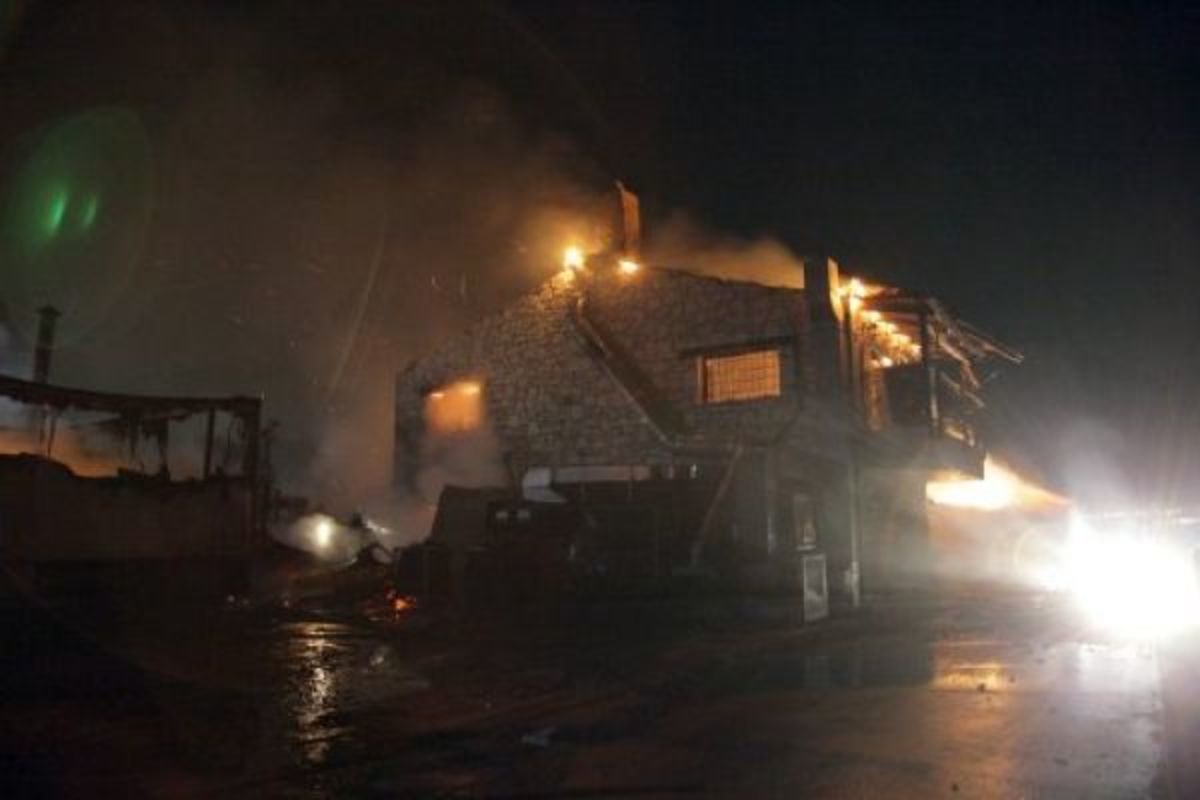 Φωτιά και ισχυρή έκρηξη σε εστιατόριο στο Ηράκλειο – ΦΩΤΟ