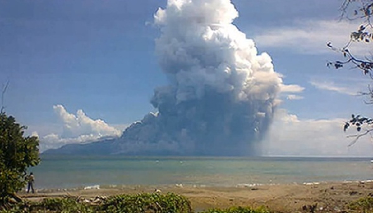 Τρόμος στην Ινδονησία! Έξι νεκροί από έκρηξη ηφαιστείου (VIDEO)