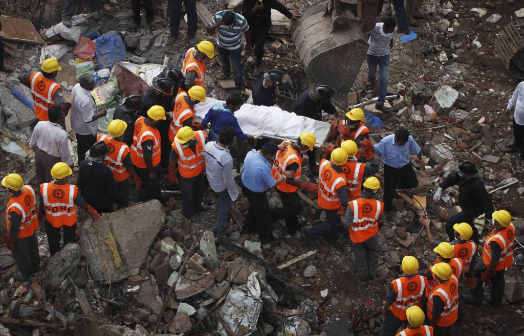 Τους 50 έφτασαν οι νεκροί από την κατάρρευση κτιρίου στη Βομβάη