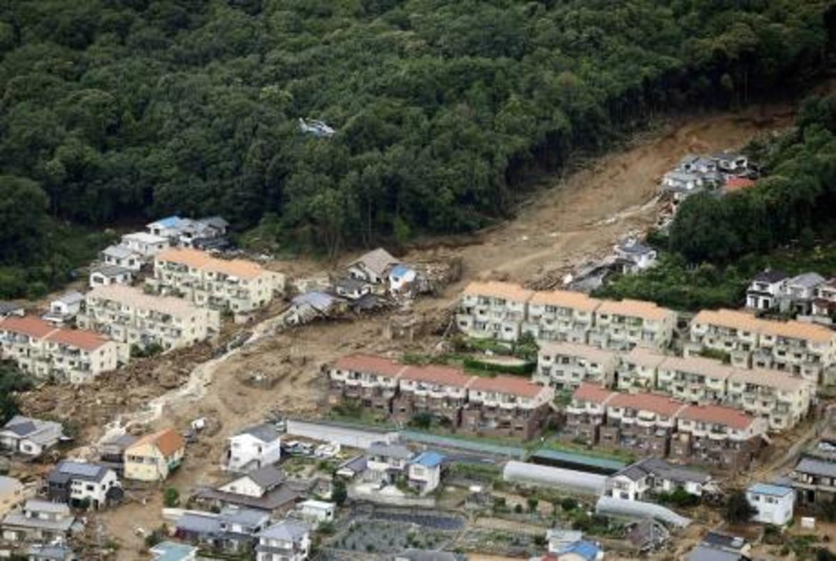 18 νεκροί από κατολισθήσεις στη Χιροσίμα