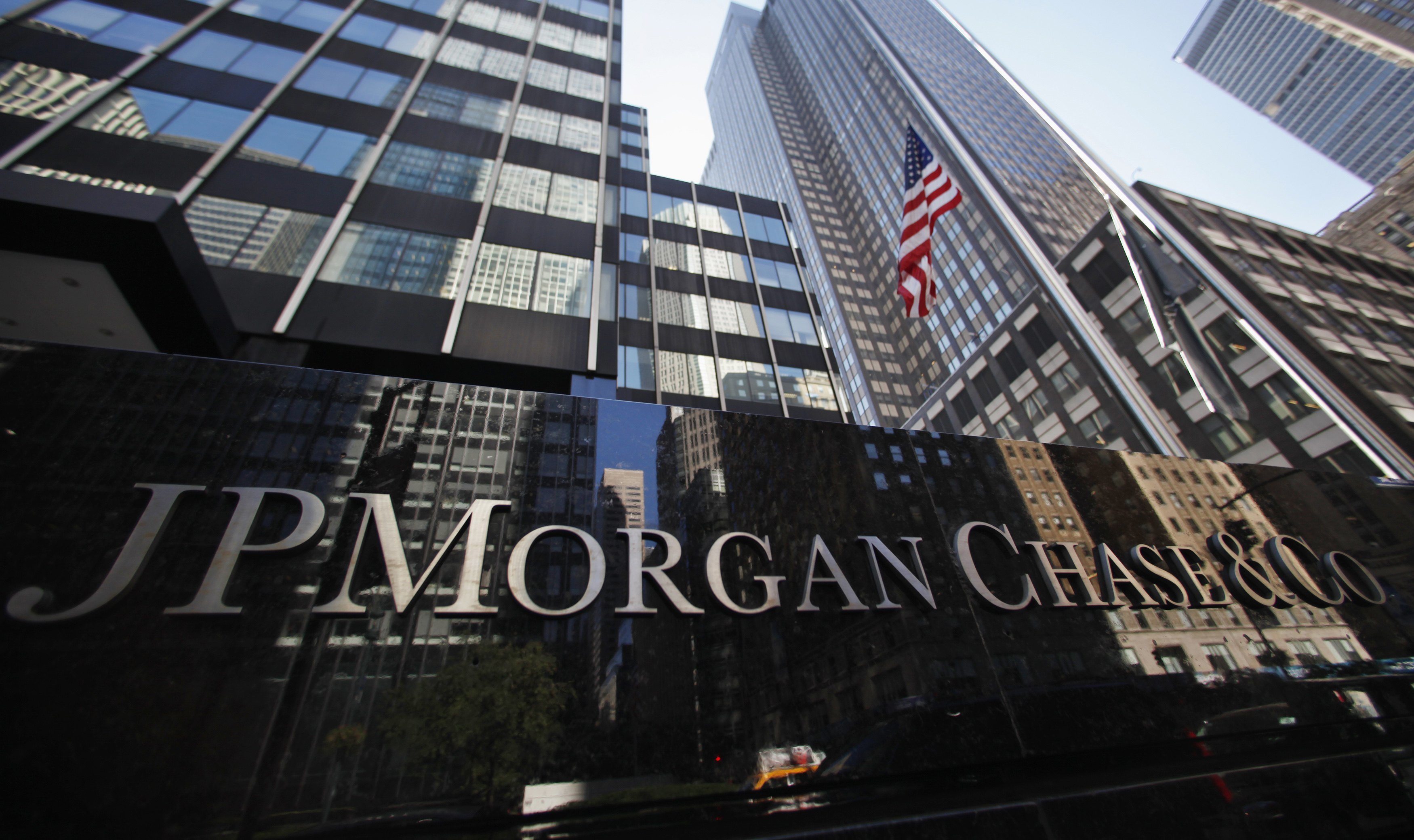 Η JPMorgan θα πληρώσει 2,6 δις. δολάρια στο αμερικανικό δημόσιο και σε θύματα της “πυραμίδας” του Μέιντοφ