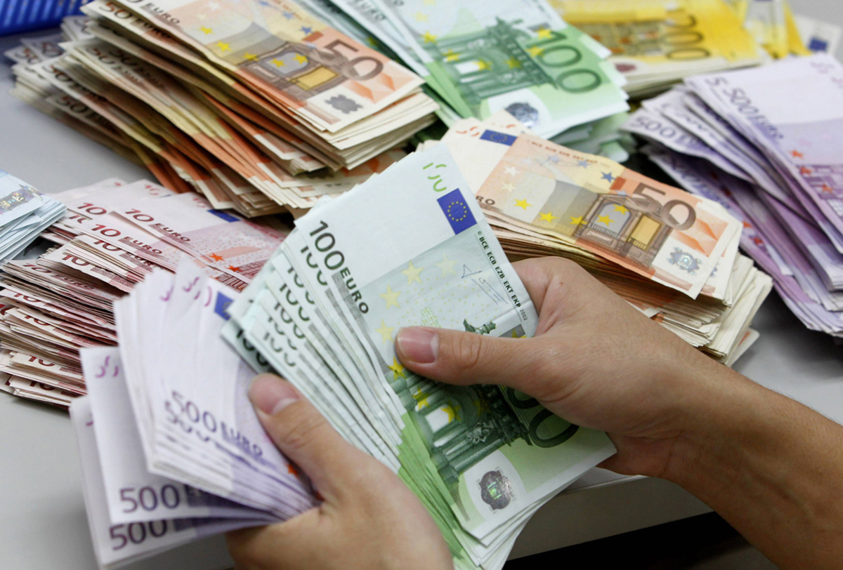 Ανακοίνωσαν κούρεμα τραπεζικών καταθέσεων για ποσά πάνω από 100.000 ευρώ