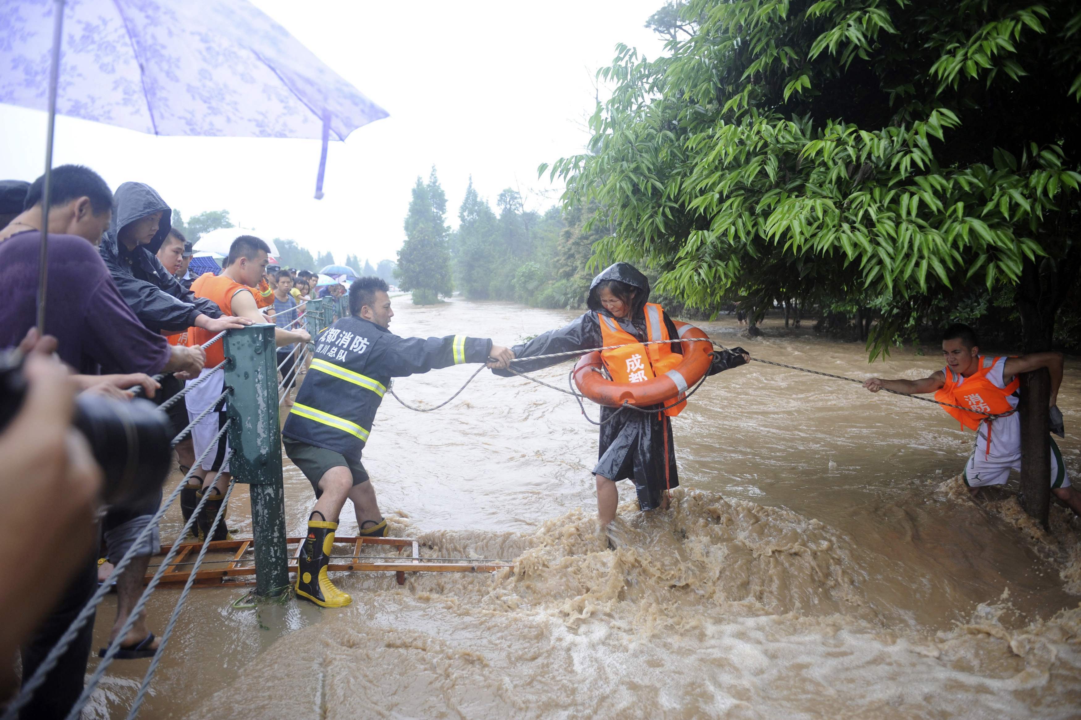 Οι καταρρακτώδεις βροχές προκάλεσαν κατολισθήσεις στην κινέζικη επαρχία ΦΩΤΟ REUTERS