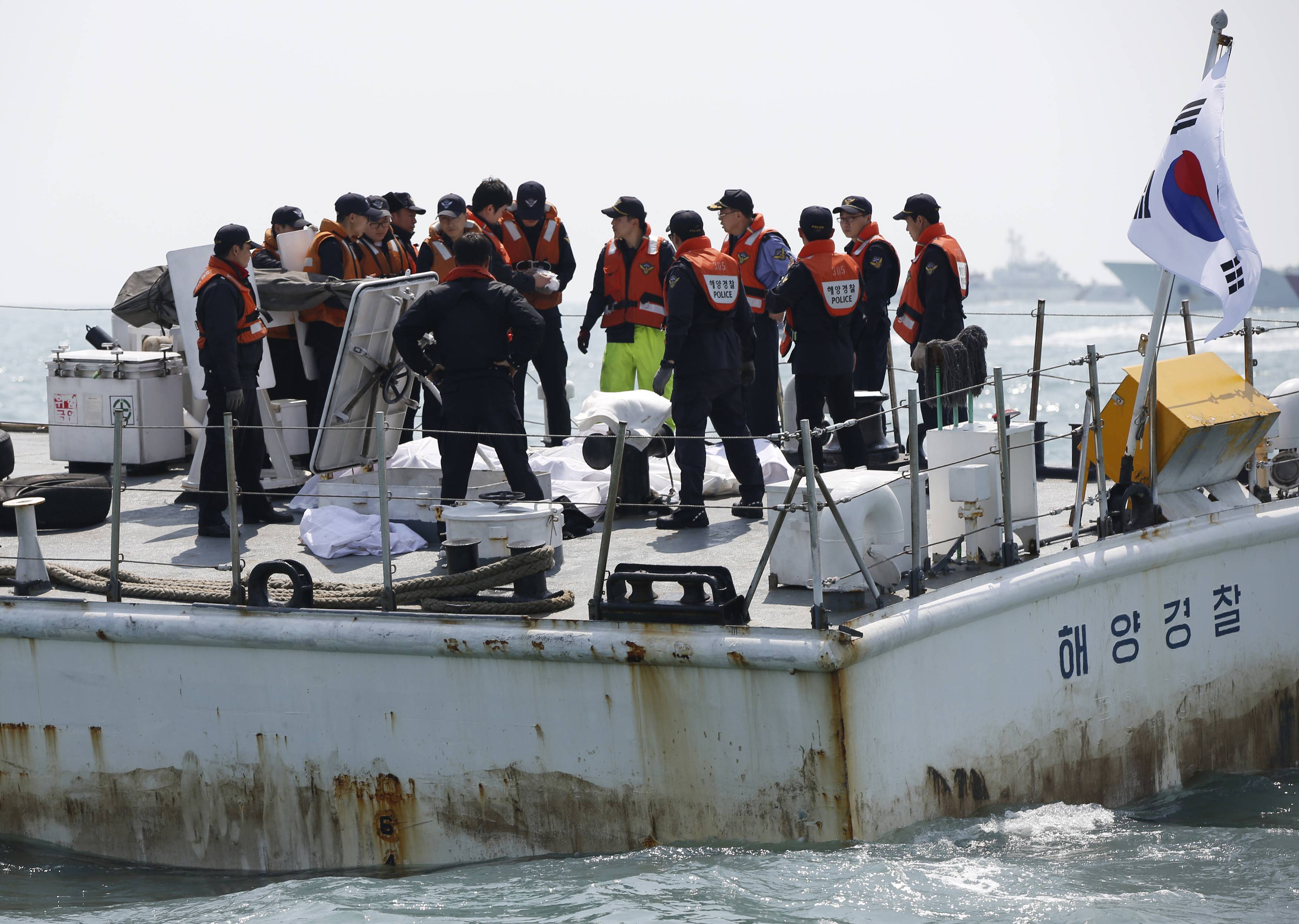 Οι σπαρακτικές προσωπικές ιστορίες των θυμάτων του ναυαγίου στη Νότια Κορέα