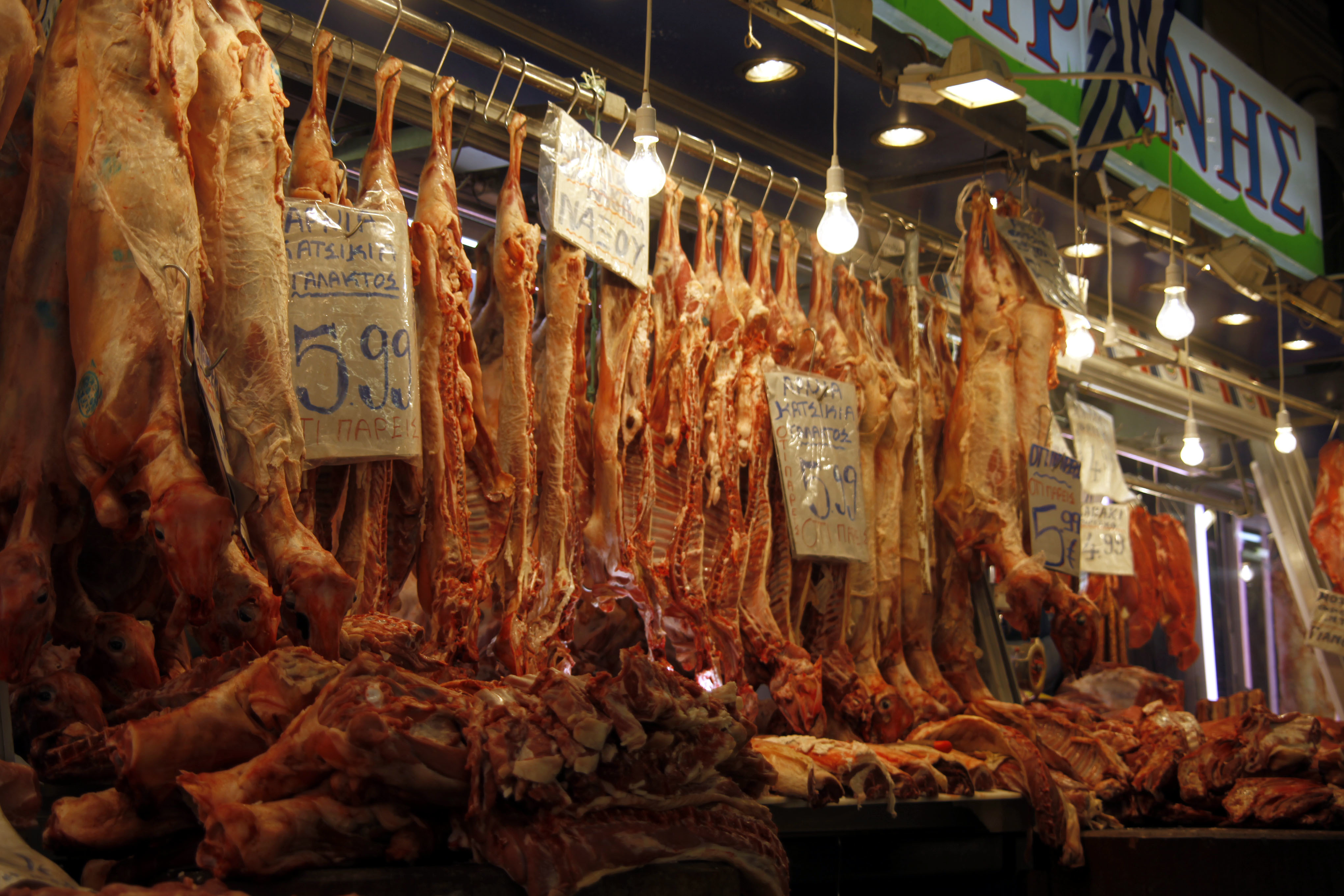 Κτηνη…ιατροί ετοιμάζονταν να πλασάρουν στην αγορά τόνους ακατάλληλου κρέατος