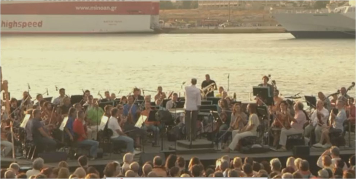 Η Ορχήστρα της Λυρικής έκανε τα καράβια να χορεύουν στον Πειραιά! ΦΩΤΟ και ΒΙΝΤΕΟ