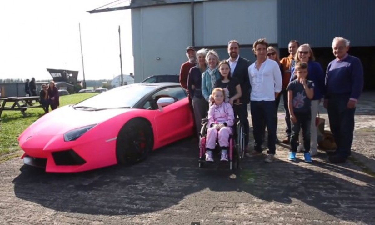 Μια ροζ Lamborghini, ο διάσημος παρουσιαστής και η ευχή ενός κοριτσιού που πραγματοποιήθηκε (VIDEO)
