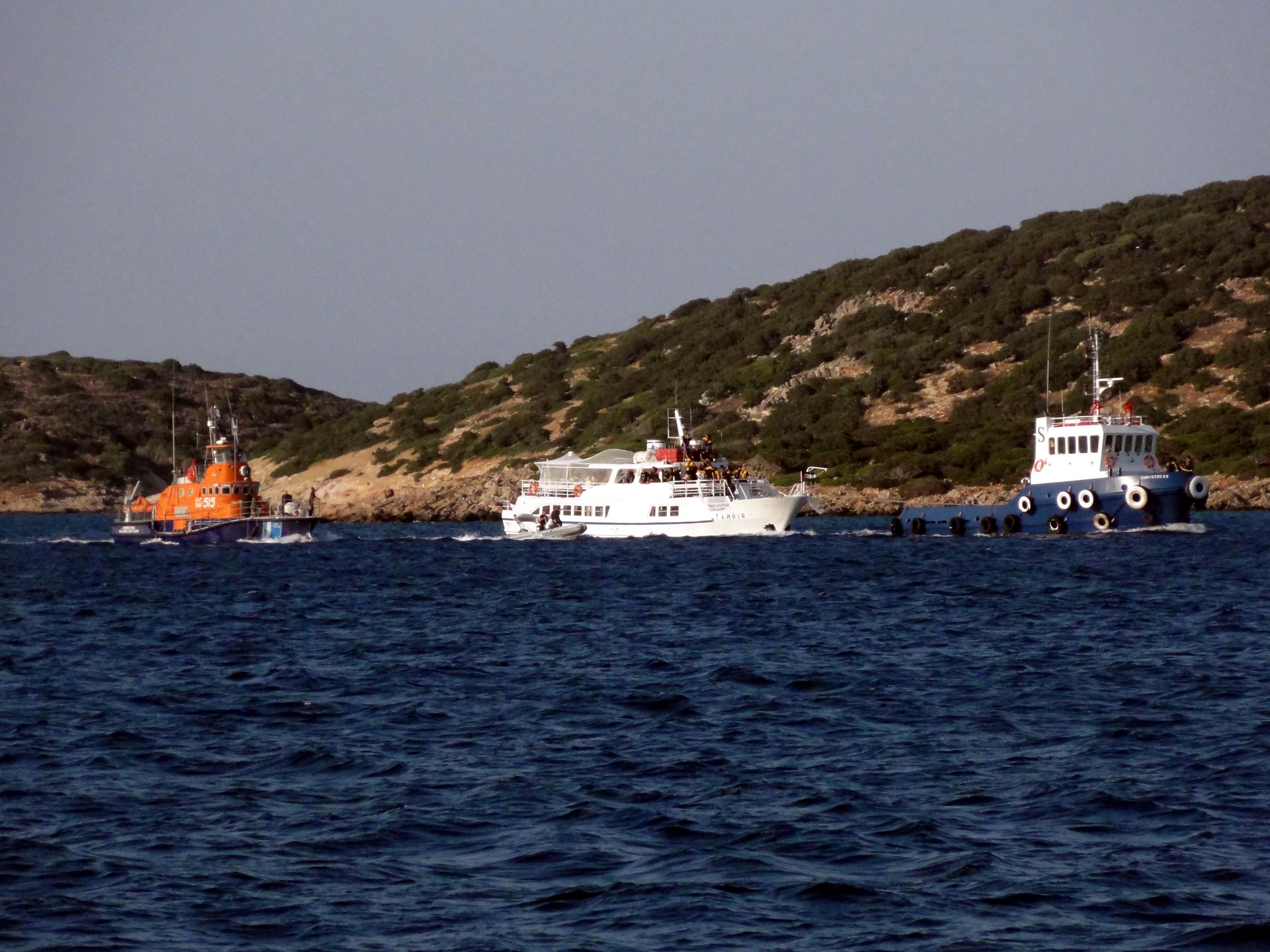 Ηράκλειο: Σκάφος τυλίχθηκε στις φλογες – Με εγκαύματα οκτώ μετανάστες