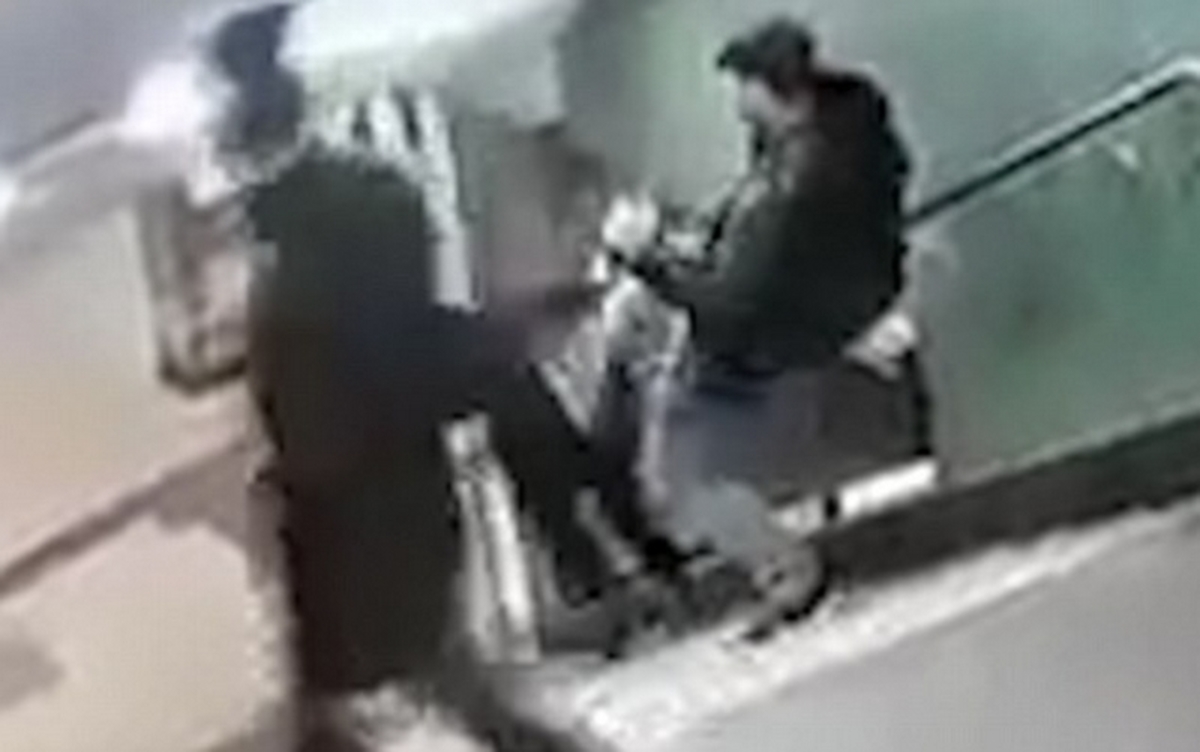Έπιασαν τον νεαρό που κλώτσησε γυναίκα στις σκάλες μετρό στο Βερολίνο [vid]