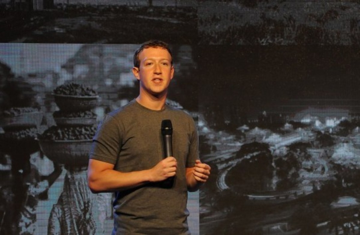 O ιδρυτής του Facebook ανακοίνωσε πως θα γίνει πατέρας μέσω Facebook