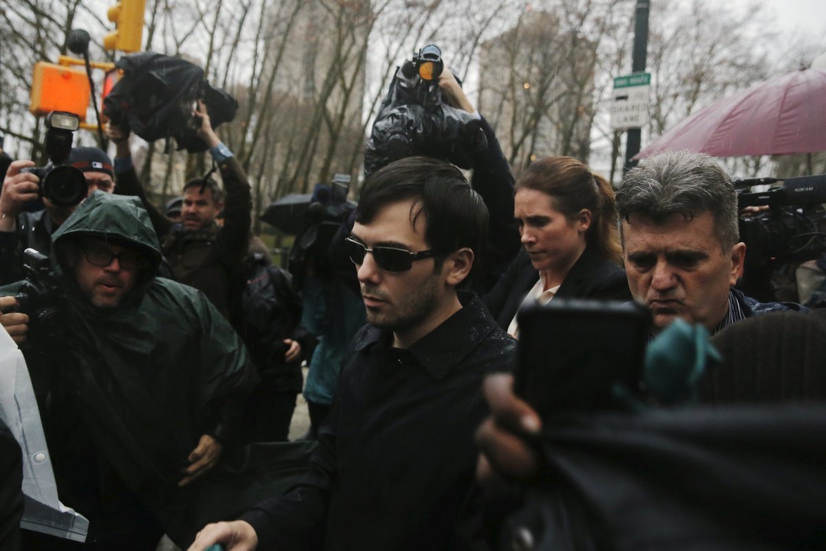 Αρνείται τις κατηγορίες απάτης ο Shkreli – Αύξησε 5.000% την τιμή φαρμάκου για τον HIV