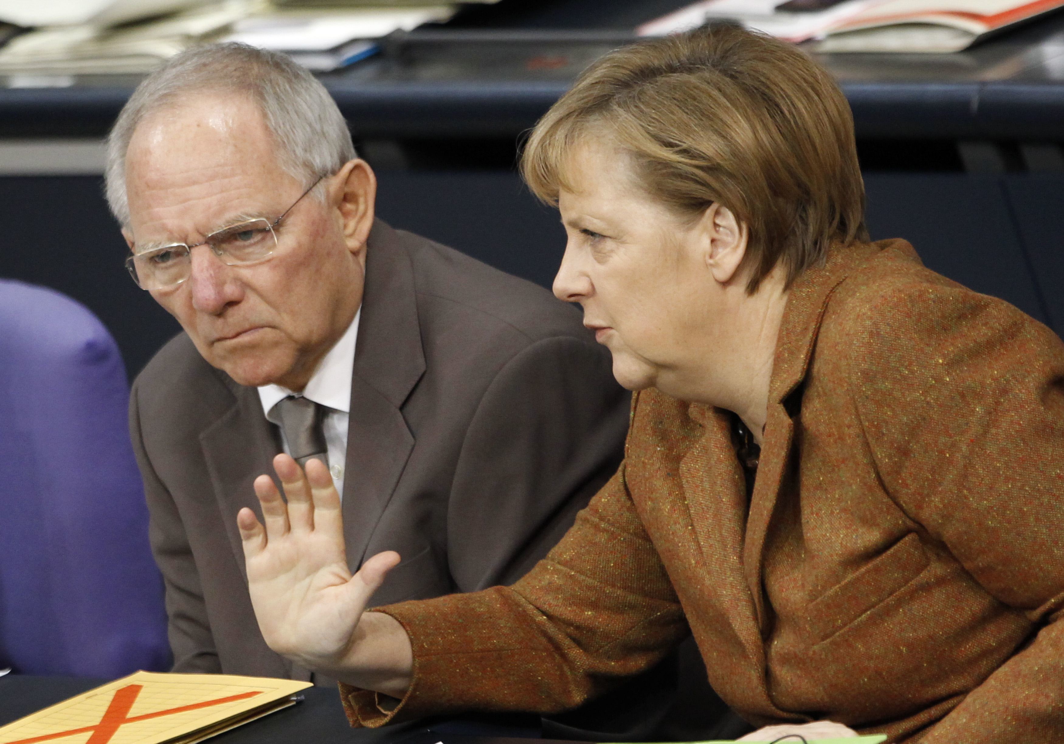 Στραγγαλίζουν την Ευρώπη για να προστατεύσουν τις γερμανικές τράπεζες”