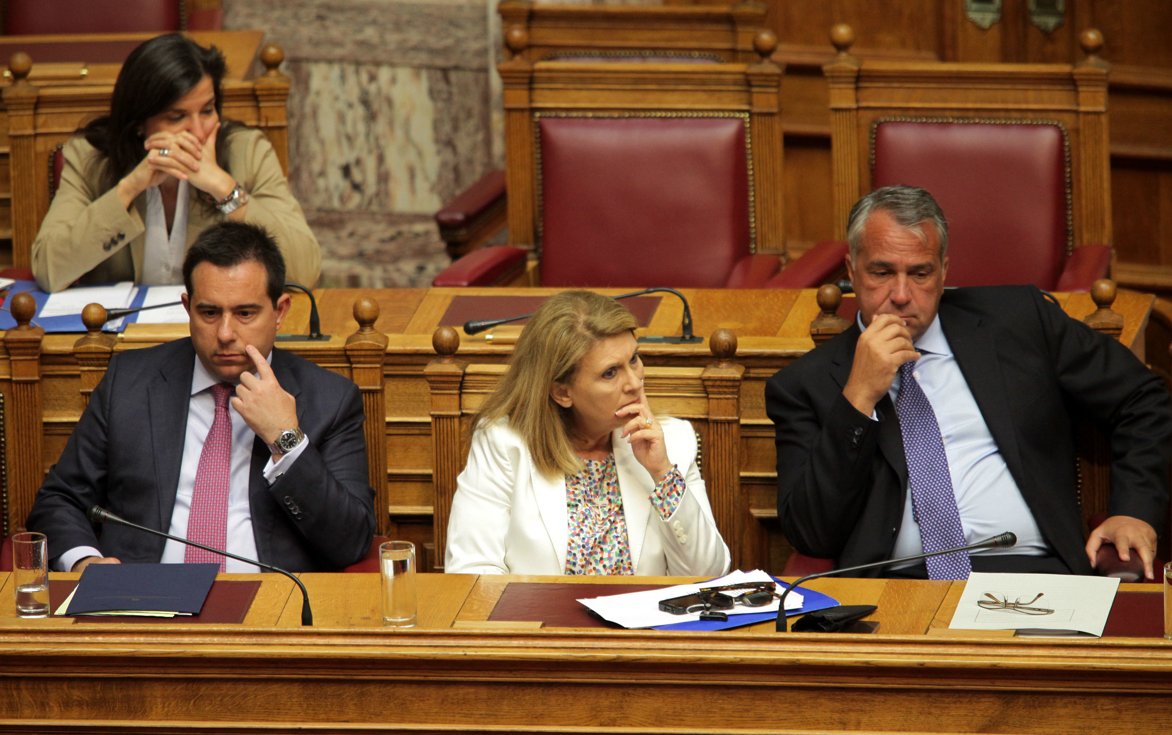 Αγριες κόντρες στην Βουλή για την τροπολογία για τα ΜΜΕ – Αποχώρησαν ΣΥΡΙΖΑ και ΚΚΕ – Τι πήραν πίσω