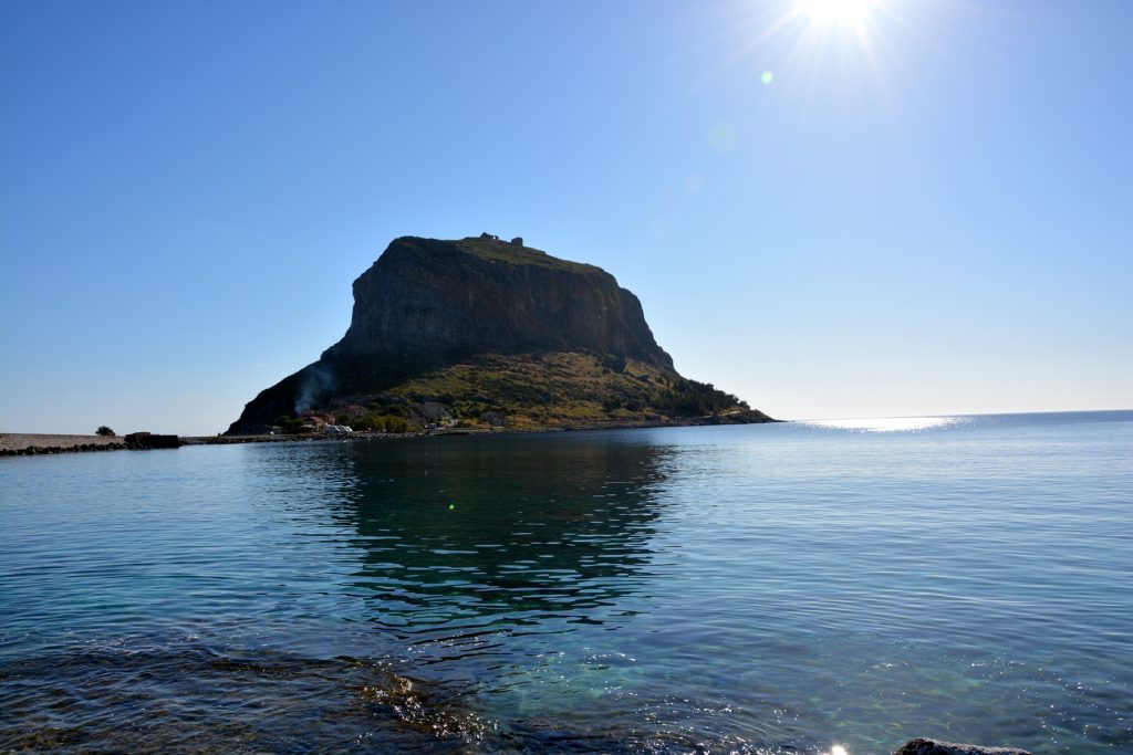 Πλημμύρισε από νοτιοκορεάτες η Μονεμβασιά