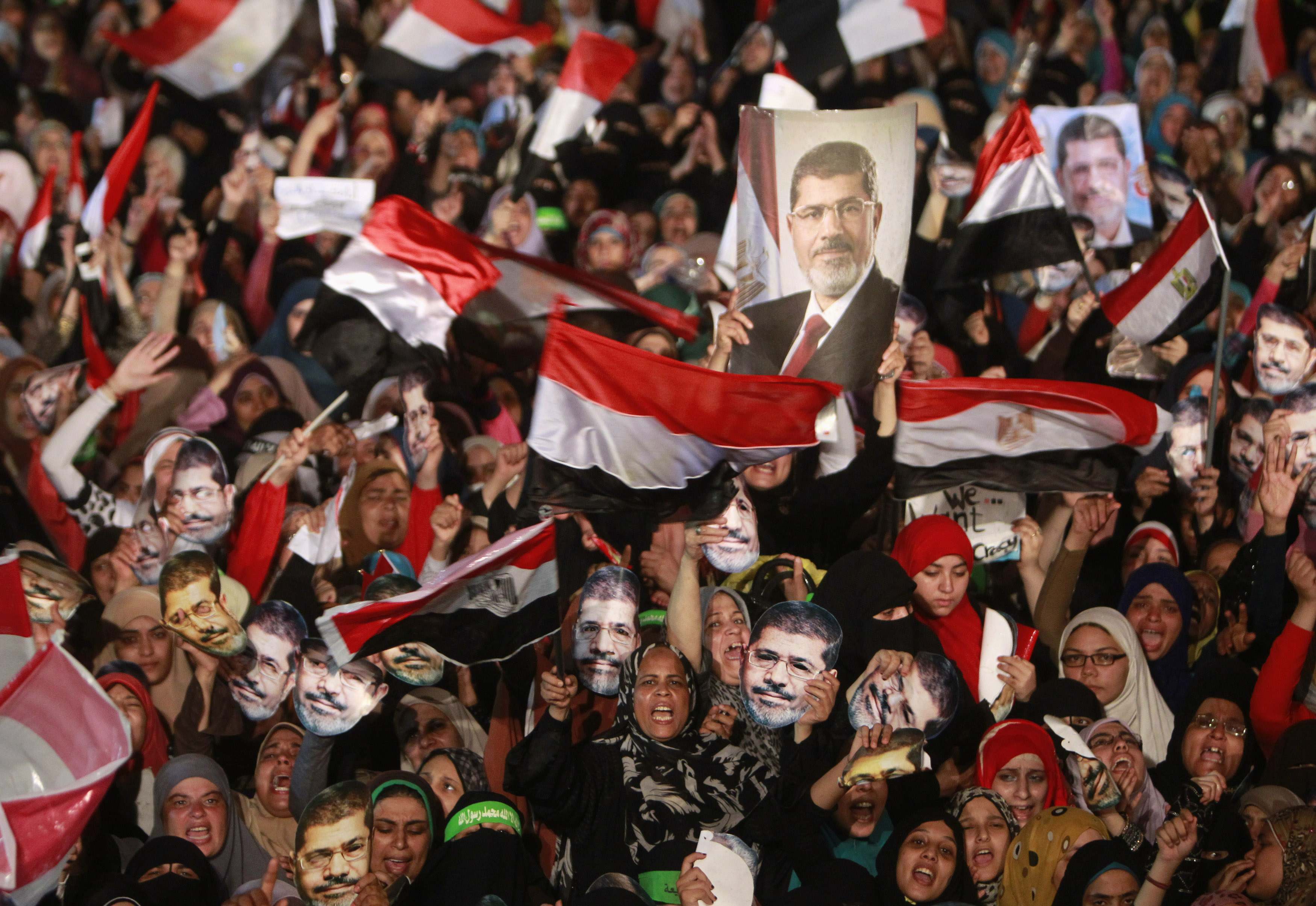 Αίγυπτος: Στους δρόμους χιλιάδες υποστηρικτές του Μόρσι μέχρι τα ξημερώματα