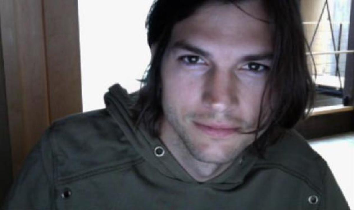 Ashton Kutcher: Το ελληνικό βίντεο που ανέβασε στο site του και στο facebook!