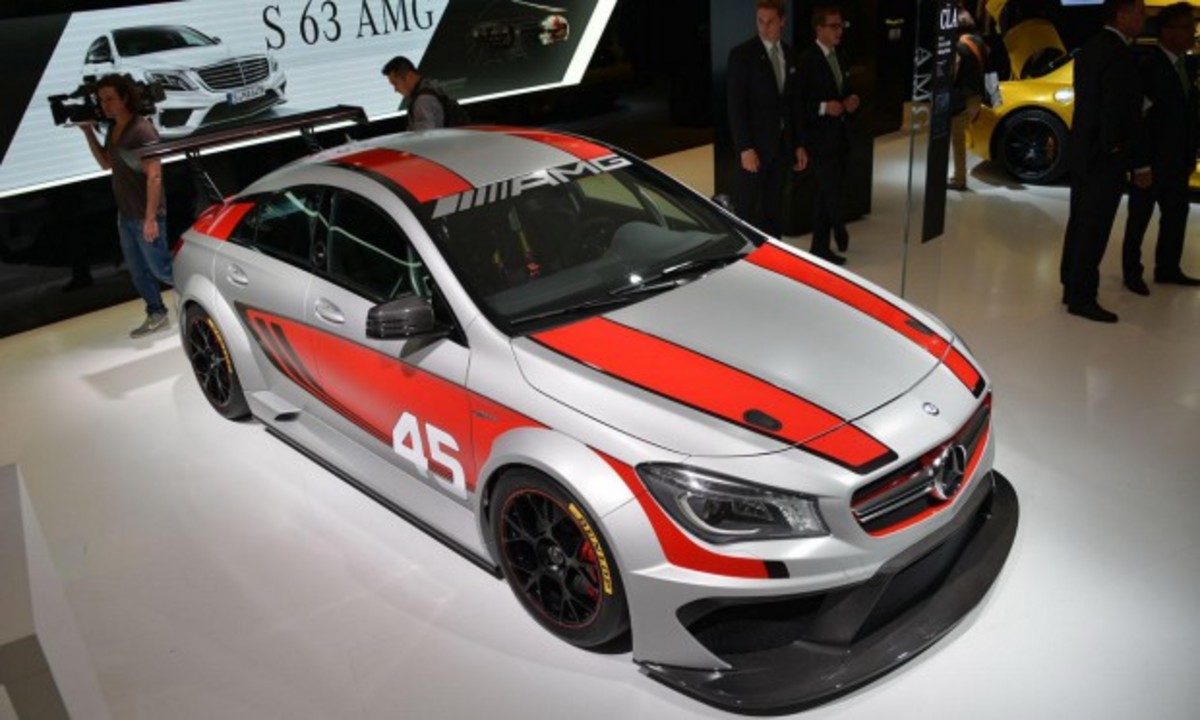 Έτοιμη για τις πίστες η Mercedes-Benz CLA45 AMG Racing Series