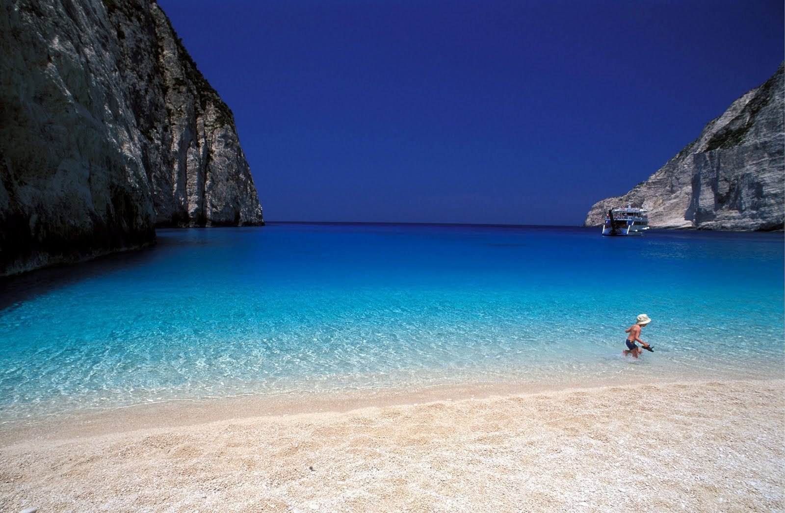 Ευρωπαϊκό ρεκόρ: “Εξαιρετικής ποιότητας” το 93,2 % των ελληνικών ακτών κολύμβησης!