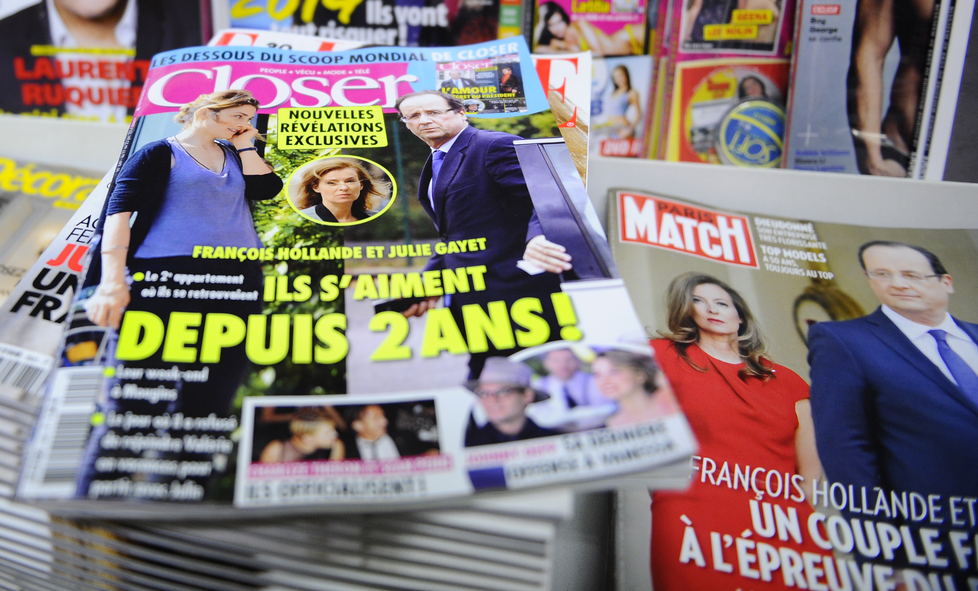Ο Ολάντ “ψυχορραγεί”! 62% των Γάλλων θέλουν να παραιτηθεί