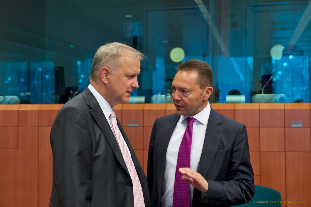 ΦΩΤΟ EUROKINISSI - O ευρωπαίος επίτροπος με τον υπουργό Οικονομικών